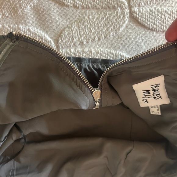 Princess Polly Charcoal pinstripe strapless crop top size 2. Like new - Picture 6 of 16